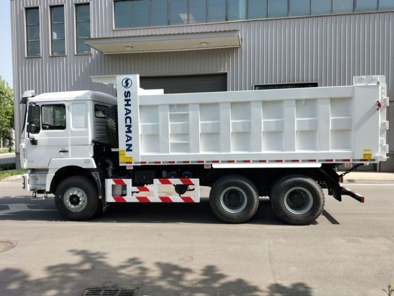 SHACMAN F3000 Dump Truck 6x4 400 EuroII White Tipper 300L alüminyum alaşımlı yakıt deposu