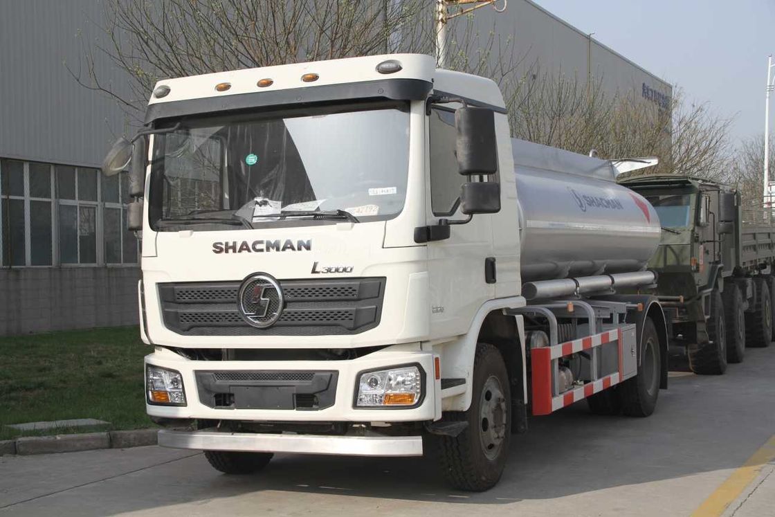 L3000 4x2 Petrol Tankeri Kamyon 240hp ErouII Beyaz SHACMAN Petrol Taşıma Kamyonu