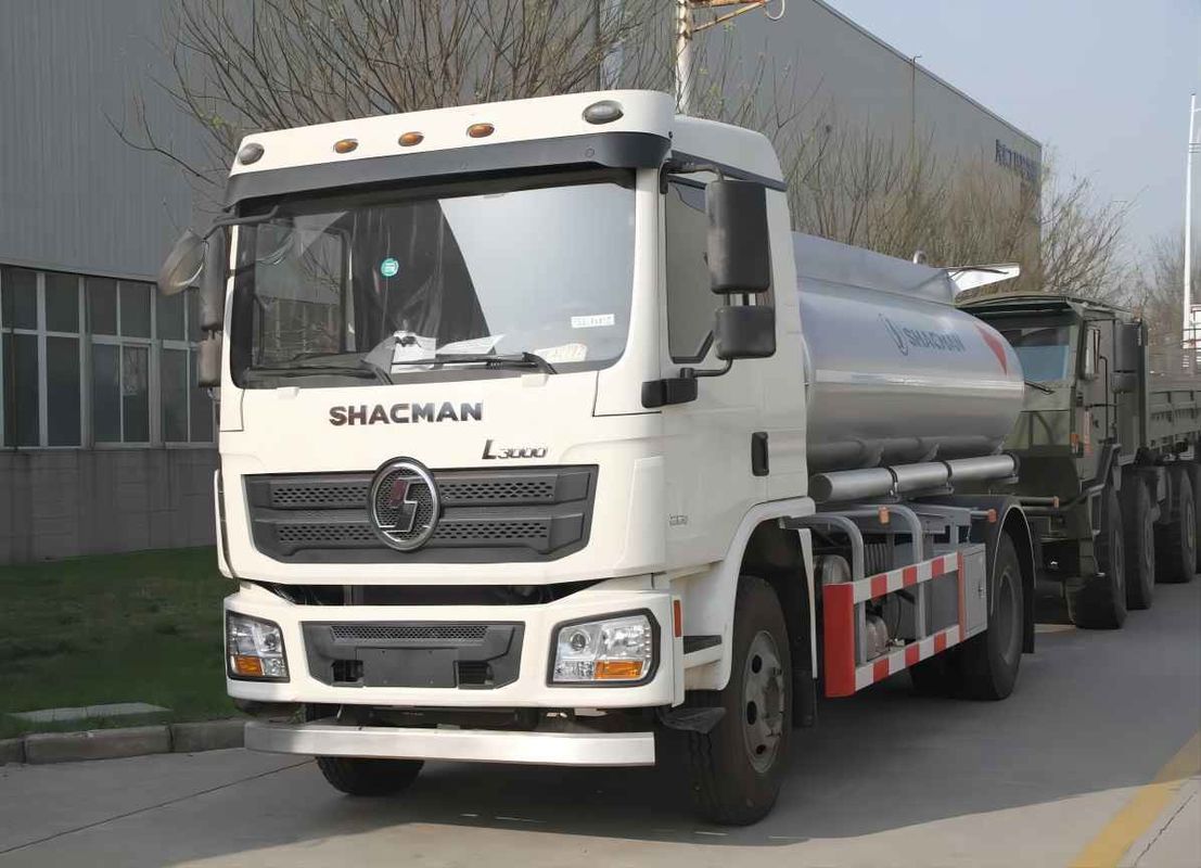 L3000 4x2 Petrol Tankeri Kamyon 240hp ErouII Beyaz SHACMAN Petrol Taşıma Kamyonu