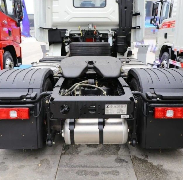 SHACMAN konteyner traktör kamyon X3000 4 * 2 liman terminal traktörü 420hp CUMMINS Motor markası