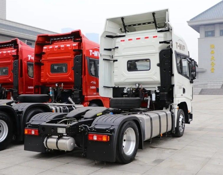 SHACMAN konteyner traktör kamyon X3000 4 * 2 liman terminal traktörü 420hp CUMMINS Motor markası