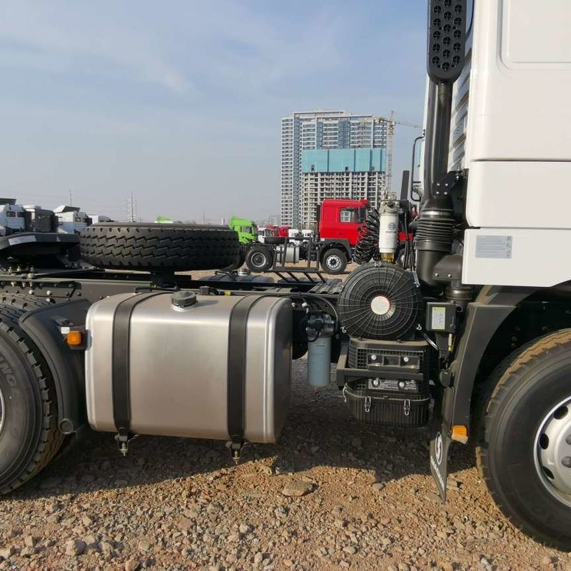Kırmızı SHACMAN F3000 375HP Euro V 6 tekerlekli traktör başlığı 4x2 WEICHAI Motoru