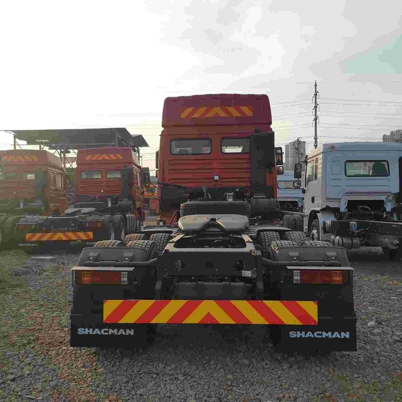 Kırmızı SHACMAN F3000 375HP Euro V 6 tekerlekli traktör başlığı 4x2 WEICHAI Motoru
