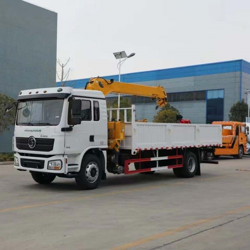 SHACMAN L3000 4X2 10 ton yükleme kapasitesi Kargo kamyonu 240HP Kargo taşıyıcı vinç iyi kalitede