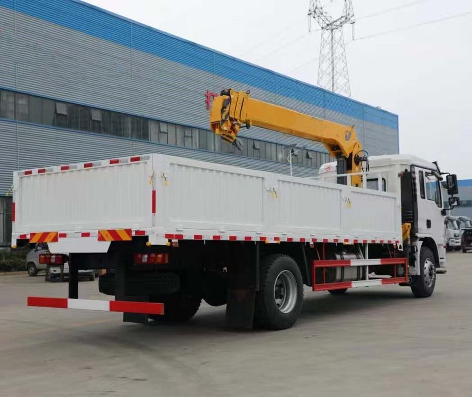 SHACMAN L3000 4X2 10 ton yükleme kapasitesi Kargo kamyonu 240HP Kargo taşıyıcı vinç iyi kalitede