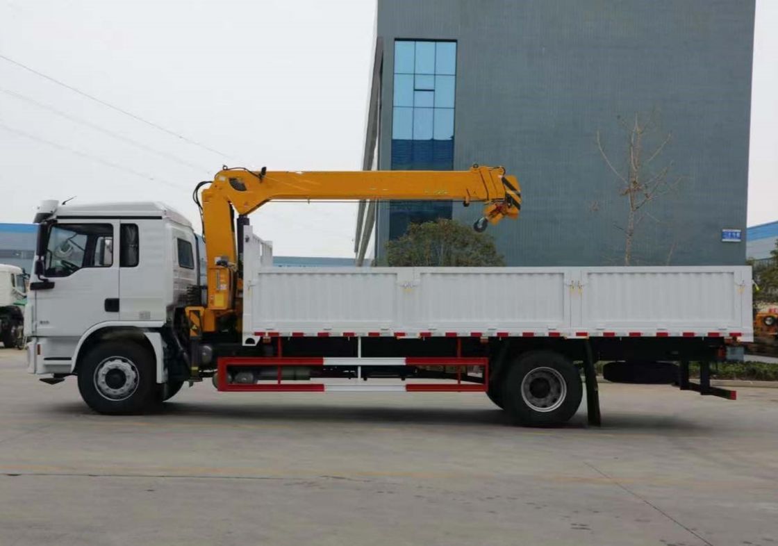 SHACMAN L3000 4X2 10 ton yükleme kapasitesi Kargo kamyonu 240HP Kargo taşıyıcı vinç iyi kalitede