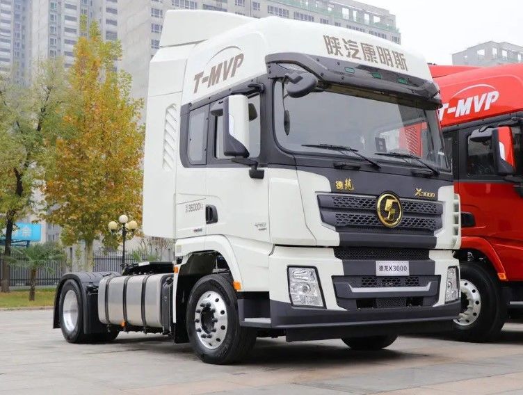 SHACMAN 6 Tekerlekli X3000 4x2 Traktör Sol Sürücü 420HP Çift Yataklı Traktör Kamyonet Cezayir için