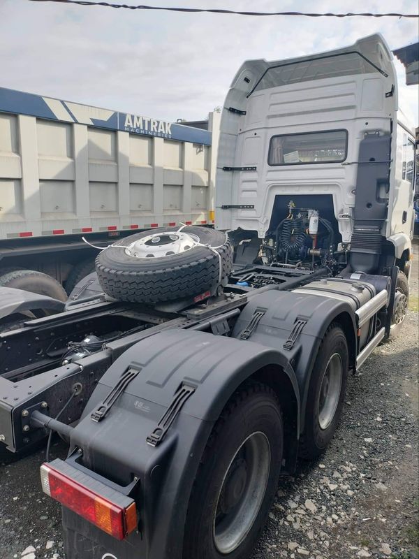 SHACMAN Traktör Kamyon 10 Tekerlekli X3000 6x4 Sol Sürücü Çift Uykucu Cezayir için traktör başı