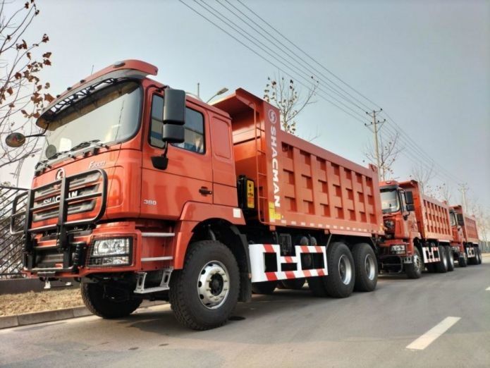 Neon Kırmızı Ağır Çöp Kamyonu Çarpışma azaltma sistemi 25T Kapasite 6x6 6x4 8x4 Sürüş Türü 12 Tekerlek 1800 3200 1350mm Whe