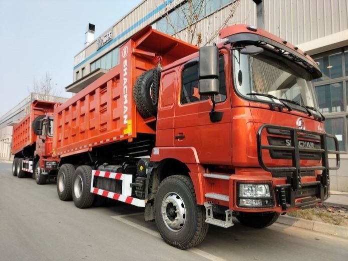 Neon Kırmızı Ağır Çöp Kamyonu Çarpışma azaltma sistemi 25T Kapasite 6x6 6x4 8x4 Sürüş Türü 12 Tekerlek 1800 3200 1350mm Whe