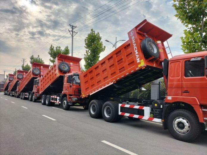 Neon Kırmızı Ağır Çöp Kamyonu Çarpışma azaltma sistemi 25T Kapasite 6x6 6x4 8x4 Sürüş Türü 12 Tekerlek 1800 3200 1350mm Whe